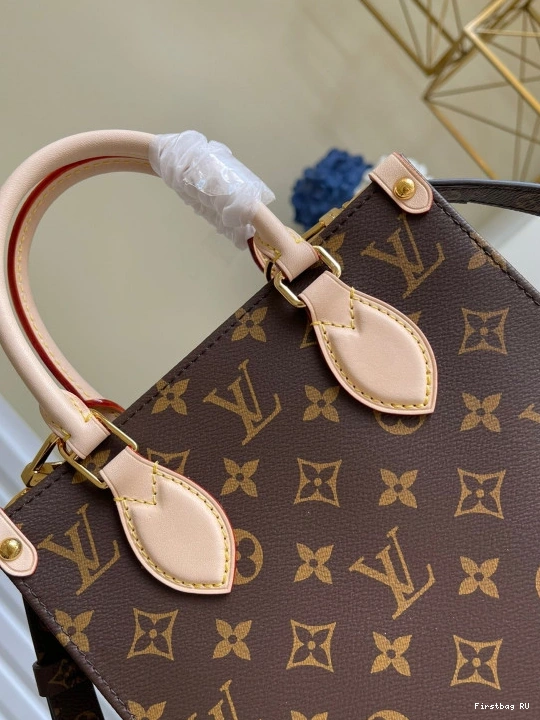 First bag LOUIS VUITTON PETIT SAC PLAT 0821